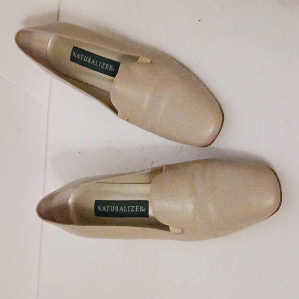 Naturalizer Cream Loafers
